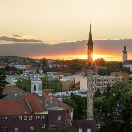 Pr Apartman Eger Buitenkant foto