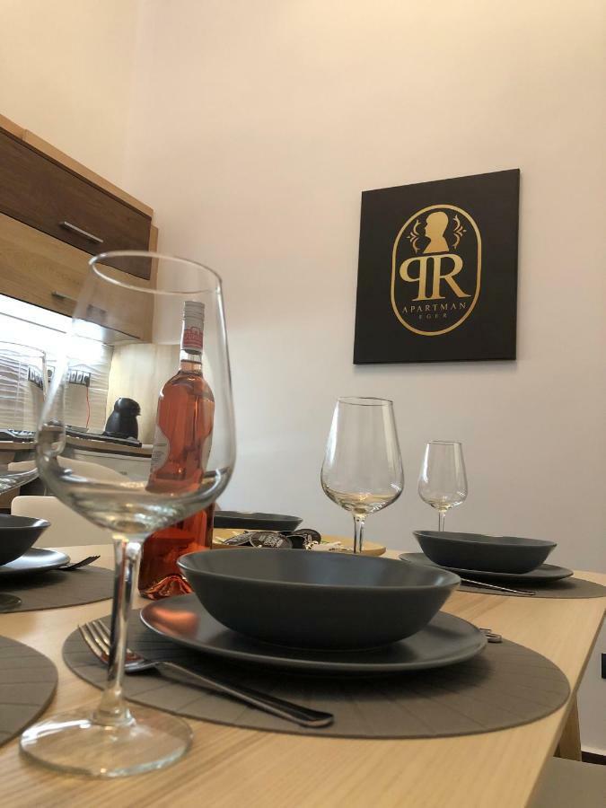 Pr Apartman Eger Buitenkant foto