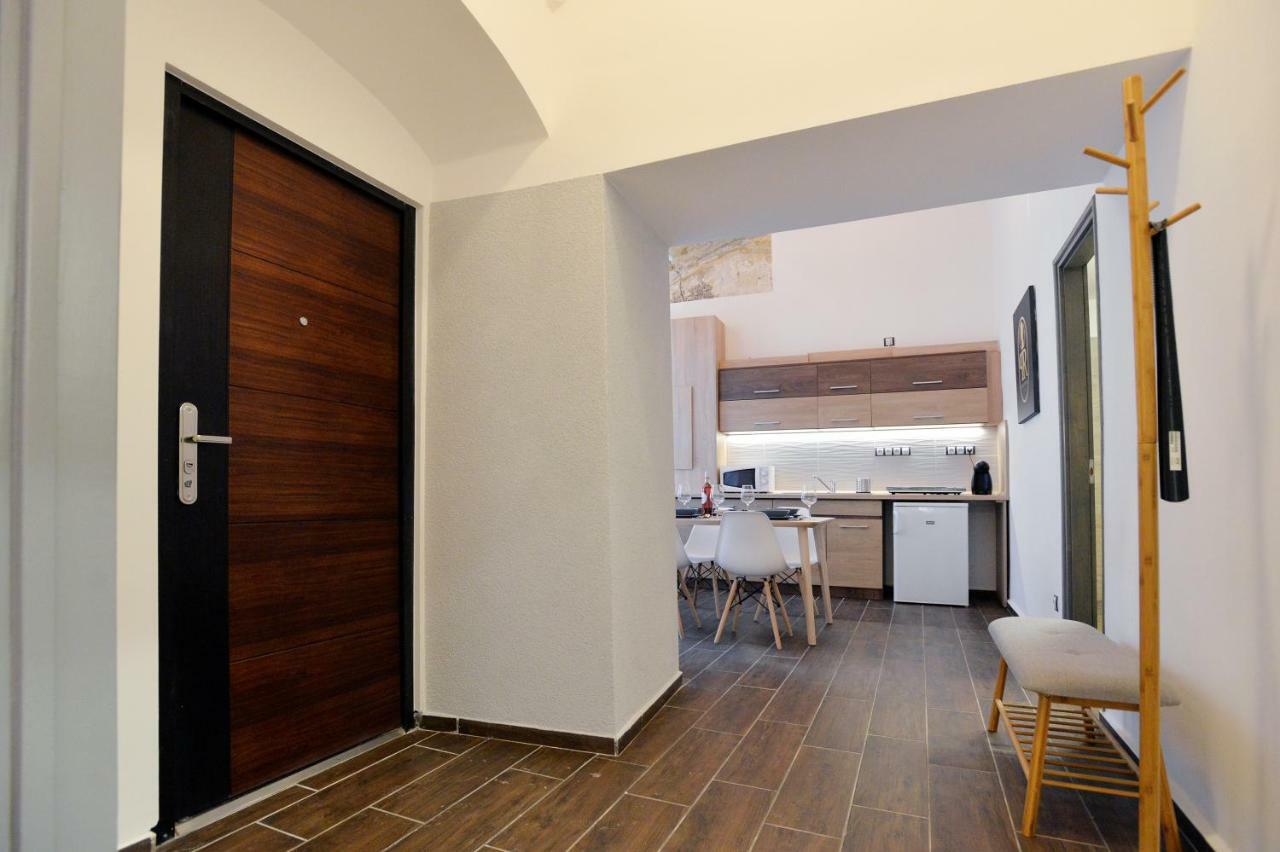 Pr Apartman Eger Buitenkant foto