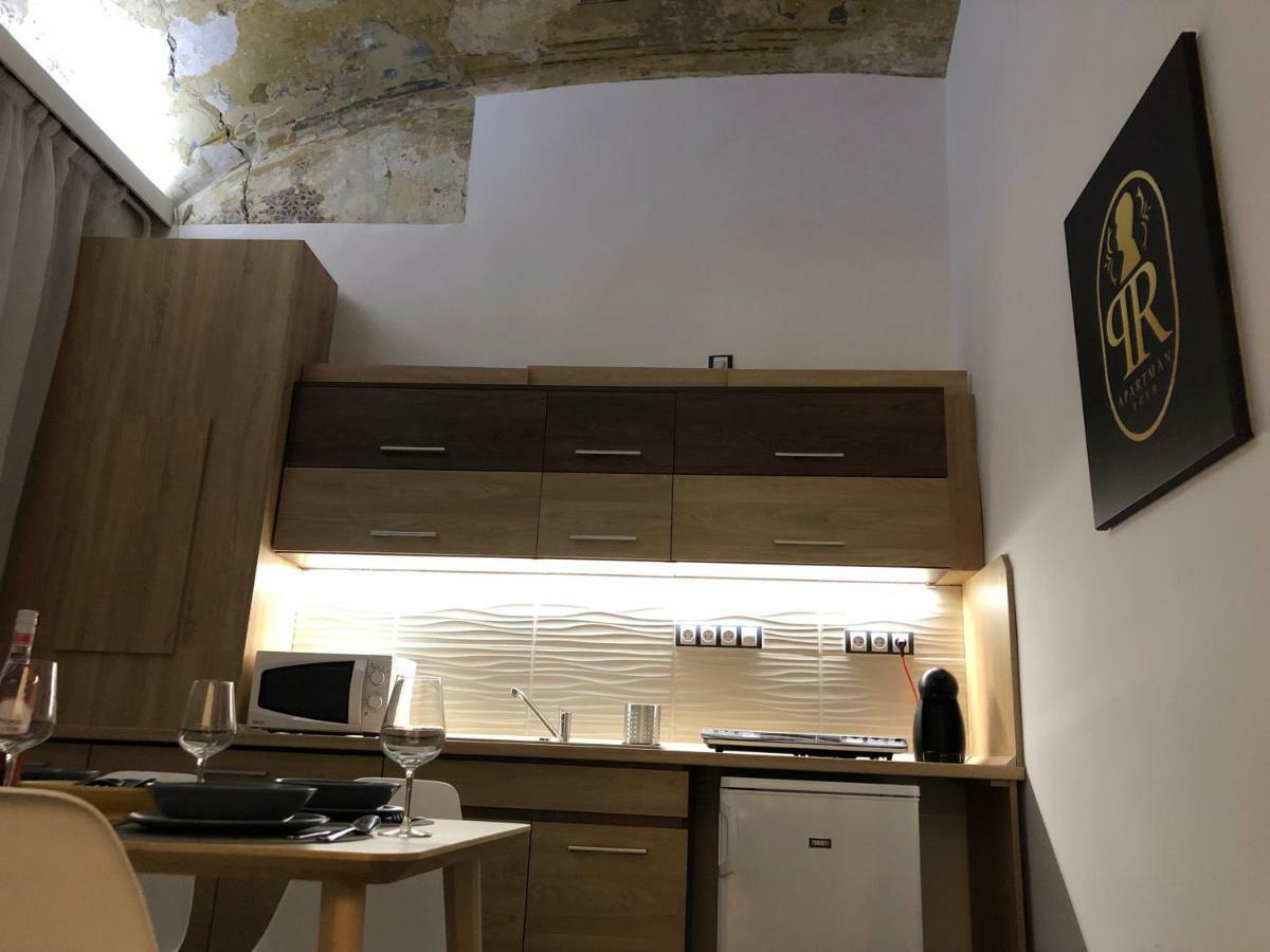 Pr Apartman Eger Buitenkant foto