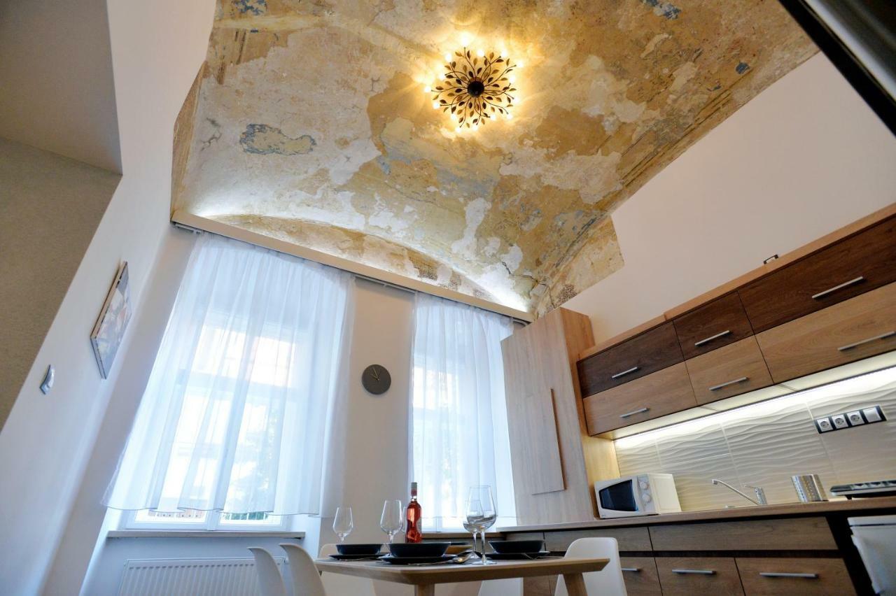 Pr Apartman Eger Buitenkant foto