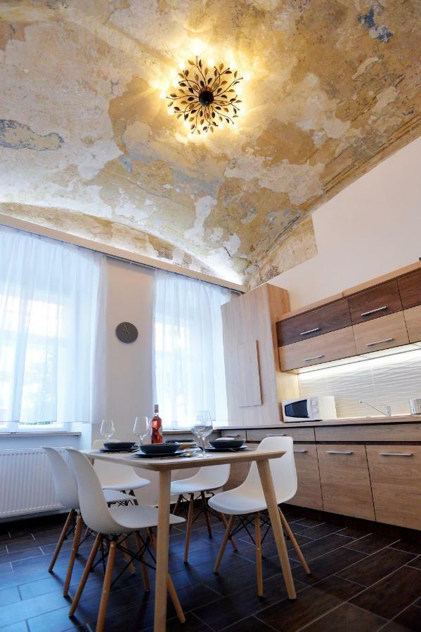 Pr Apartman Eger Buitenkant foto